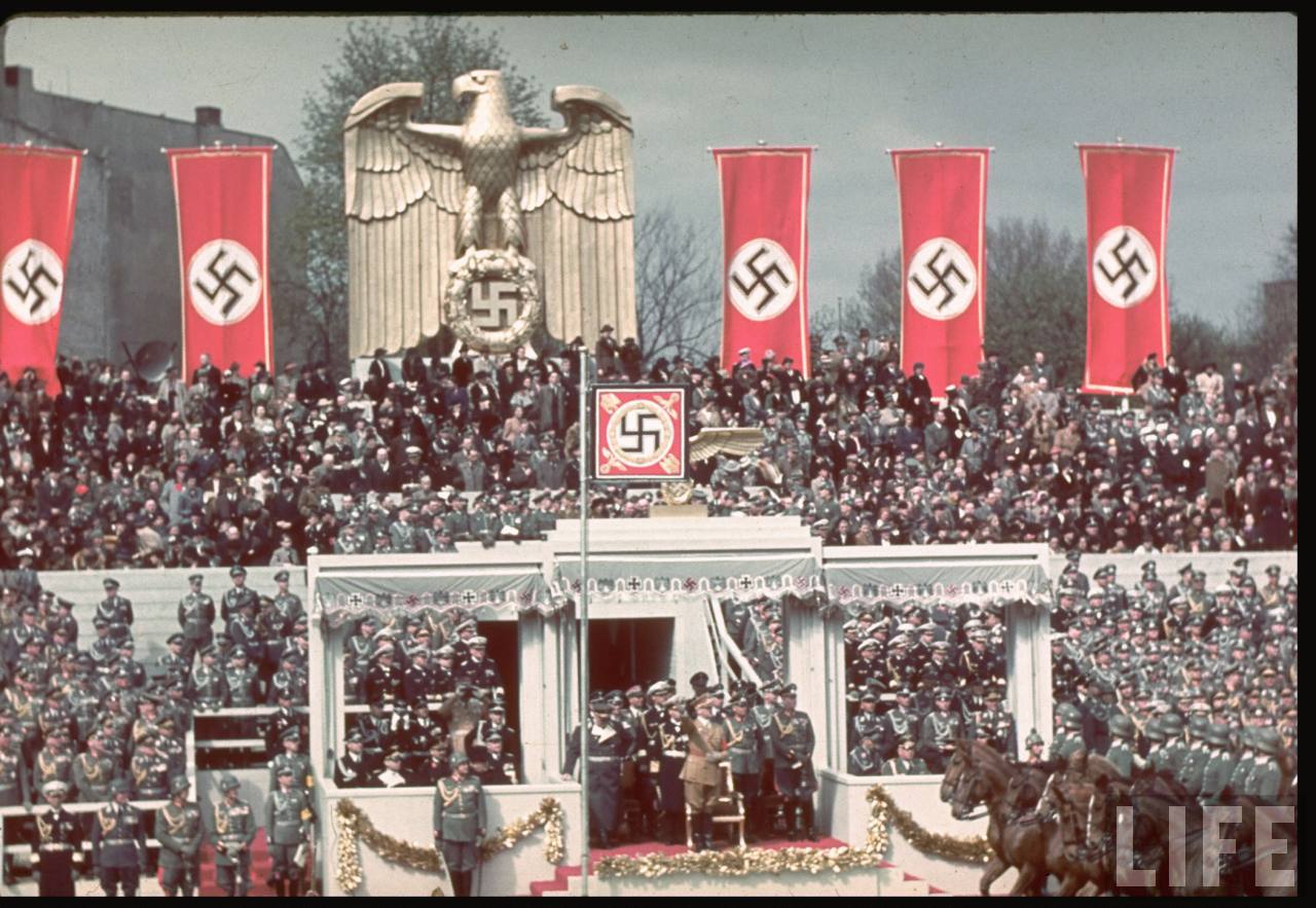Фашистская германия парад. Партия Адольфа Гитлера NSDAP.